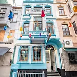 Taksim Dora