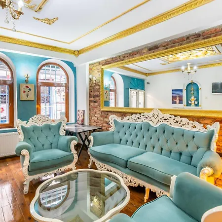Taksim Dora Couette-café 4*