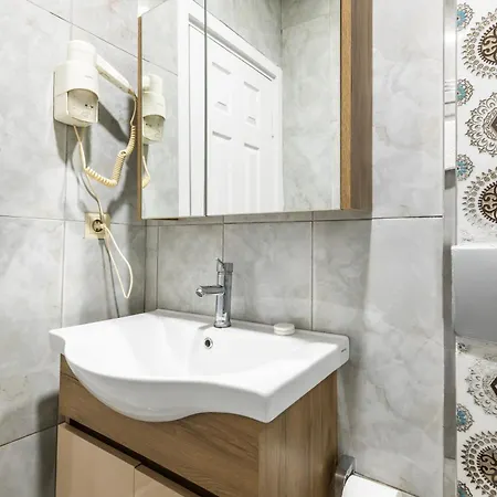 ベッド・アンド・ブレックファスト Taksim Dora