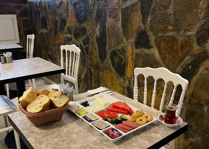 Taksim Dora Couette-café 4*